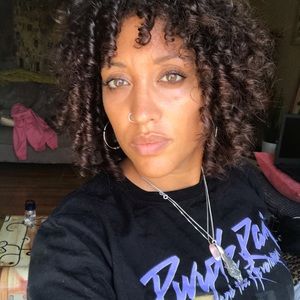 Meet your Posher, Elizabeth